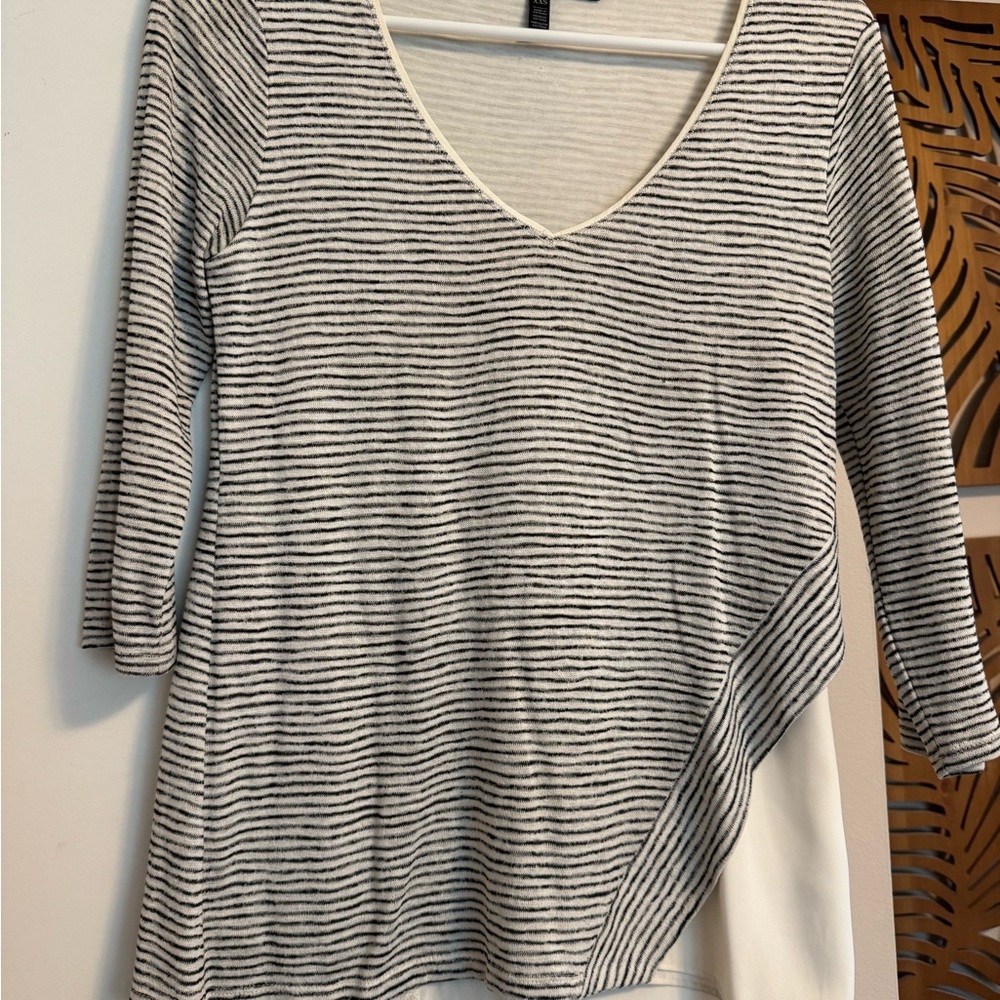 White House Black Market Striped Mixed Media V Neck Top Size XXS Great Condition
